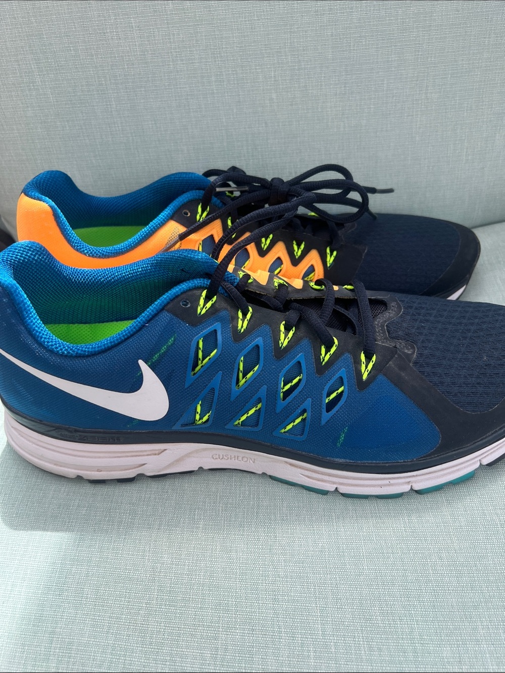 Nike Men’s Nike Vomero 9 Shoes with Neon Accents sz 11.5